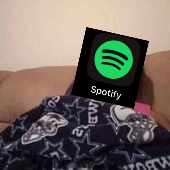 mimo67421830's tweet photo. mentally ill people                spotify: 
right now: https://t.co/Vn4UtgGEoT