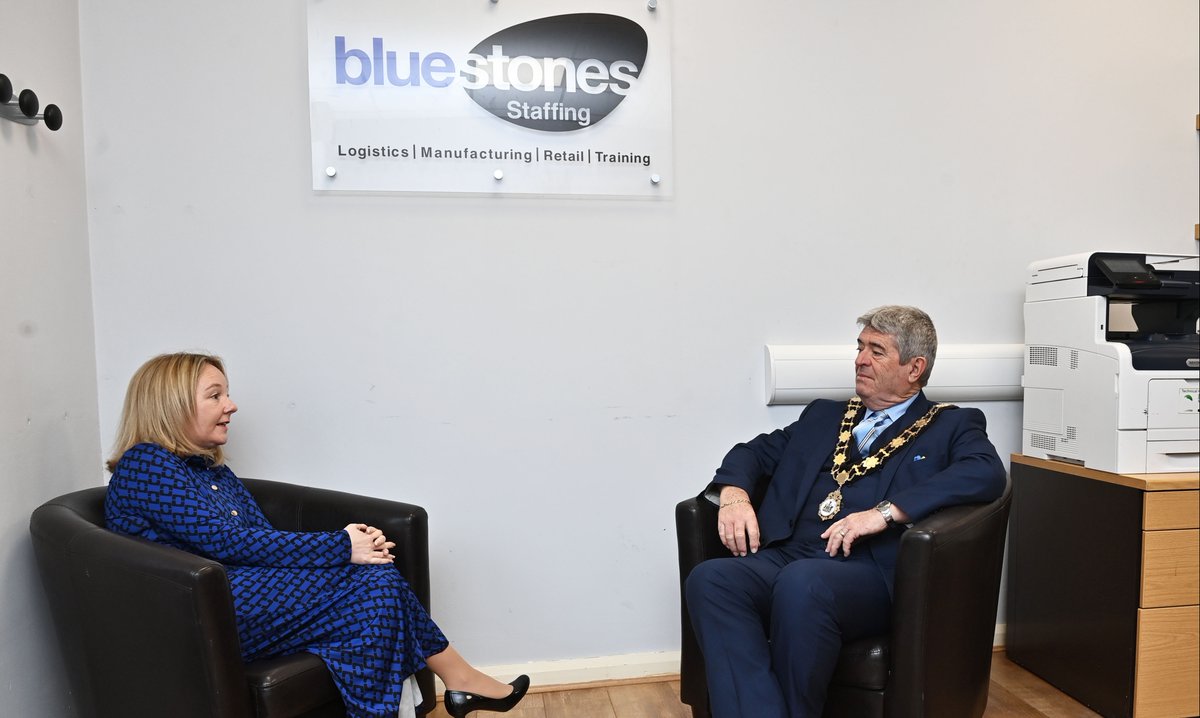 ANBorough's tweet photo. The Mayor was delighted to spend part of International Womenโs Day with Emma Garrett, CE @MalluskInfo and her team while congratulating more female business owners on site. @revelationACC @staffingNI @sleepyhollowgp @ DouglasDesign
#InternationalWomensDay2022 #BreakTheBias https://t.co/Bhk8dSxZ8n