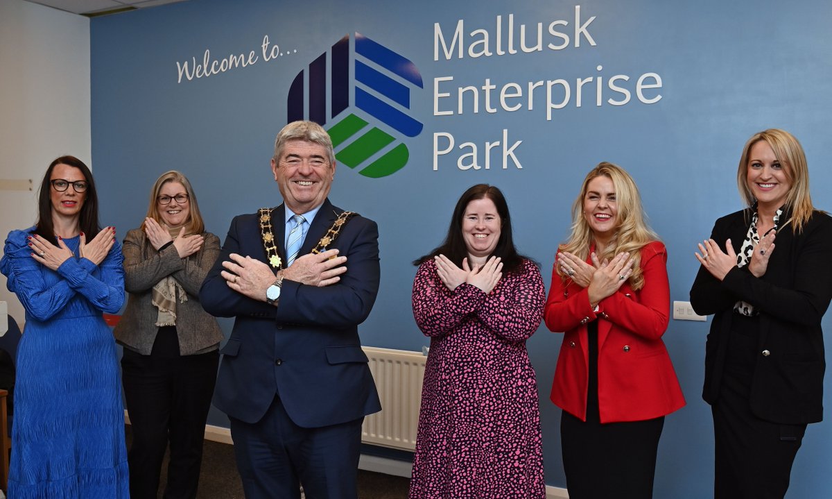 ANBorough's tweet photo. The Mayor was delighted to spend part of International Womenโs Day with Emma Garrett, CE @MalluskInfo and her team while congratulating more female business owners on site. @revelationACC @staffingNI @sleepyhollowgp @ DouglasDesign
#InternationalWomensDay2022 #BreakTheBias https://t.co/Bhk8dSxZ8n