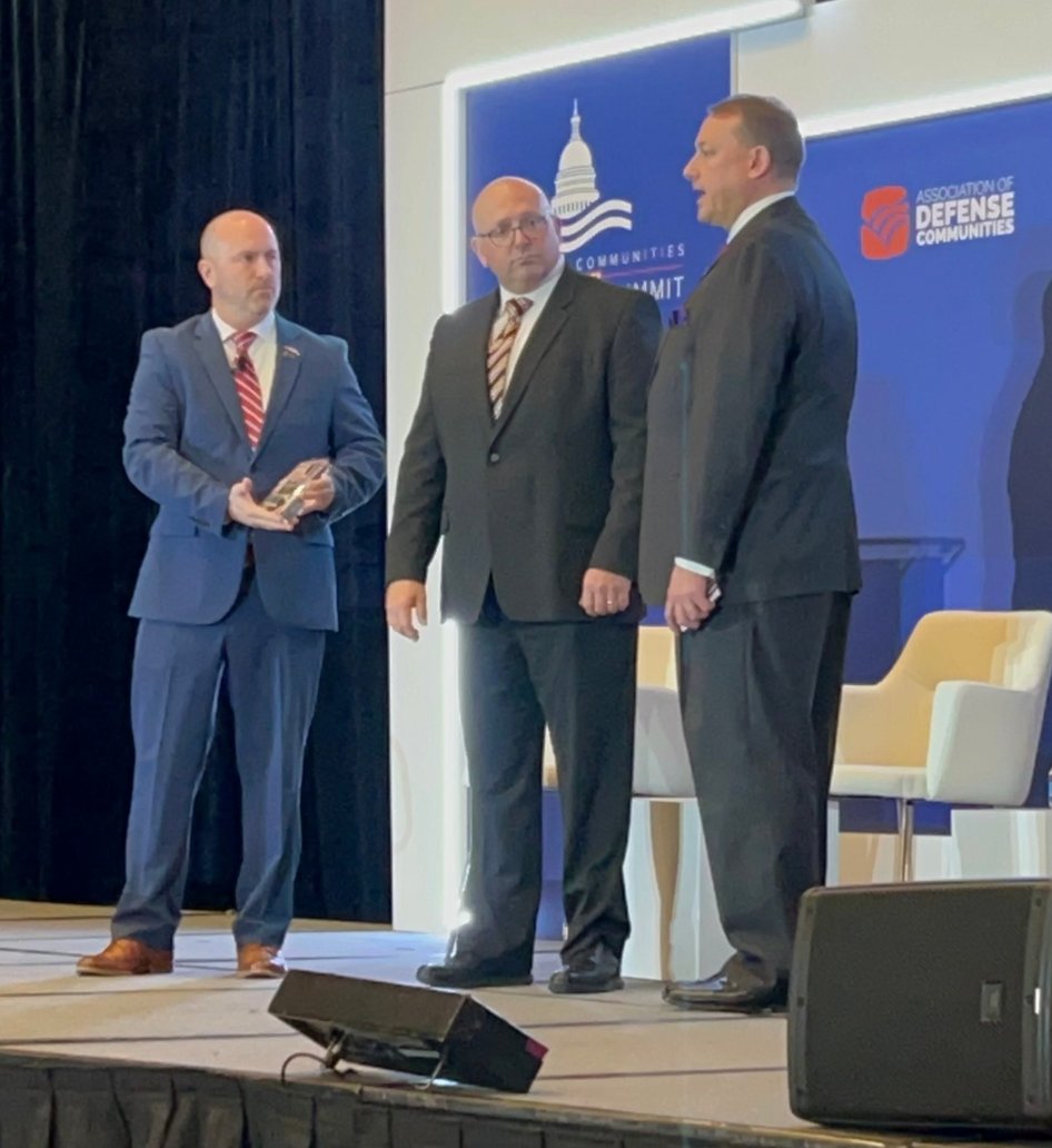 WaySIxthCenter's tweet photo. Dr. Brian Henry, superintendent of the Waynesville R-VI School District, named a 2022 Defense Community Champion by the Association of Defense Communities (ADC) &amp; presented award today in Washington, D.C. #WSGCrocks https://t.co/SzYLxbnB4t
