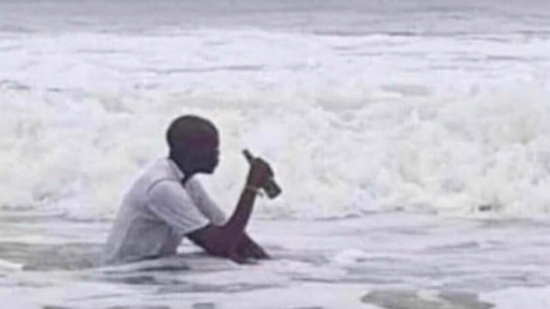 celestialljoon's tweet photo. me without spotify and discord: https://t.co/ncd67yqxjq