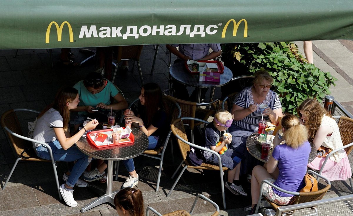 DIRECT UKRAINE | McDonald's ferme temporairement ses 850 restaurants en Russie et suspend également toutes ses opérations dans le pays
➡️ l.leparisien.fr/saoT