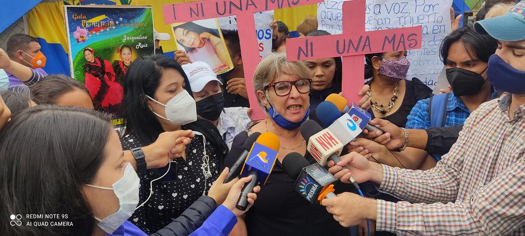 stephenjrg's tweet photo. Hoy #8Marzo2022 nuestra secretaria regional de la Fuerza @Femeninasuntcna @deliaunt acompaño en la protesta realizada el día de hoy en le hospital HUAPA denunciando la grave situación en las que se encuentra nuestro hospital. 
@partidoUNT 
@UntSucreCna https://t.co/aOHB3YkihW