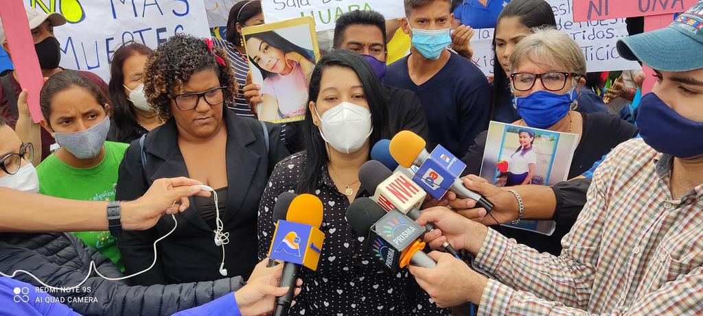 stephenjrg's tweet photo. Hoy #8Marzo2022 nuestra secretaria regional de la Fuerza @Femeninasuntcna @deliaunt acompaño en la protesta realizada el día de hoy en le hospital HUAPA denunciando la grave situación en las que se encuentra nuestro hospital. 
@partidoUNT 
@UntSucreCna https://t.co/aOHB3YkihW