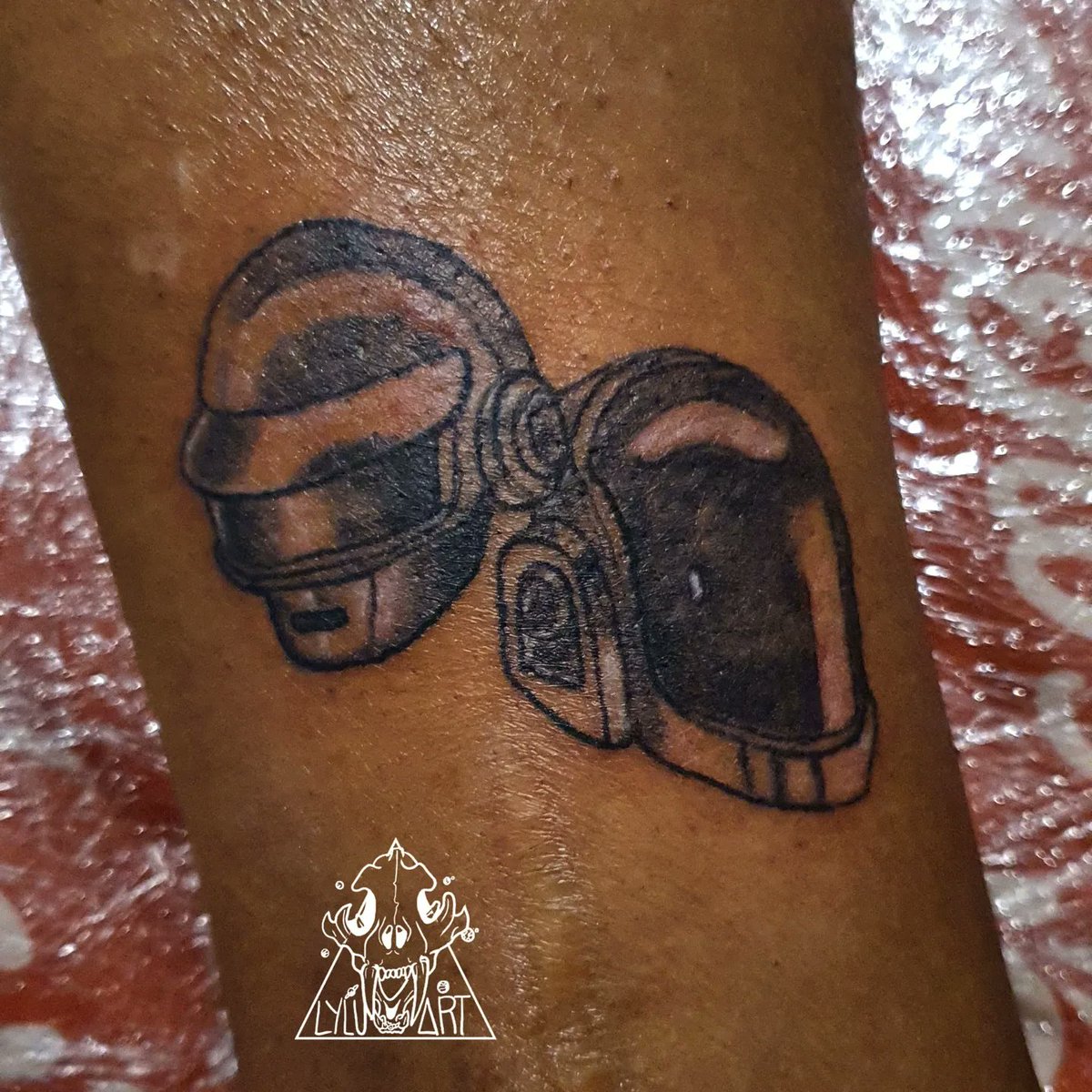 LYLUART's tweet photo. Los cascos de Daft Punk https://t.co/w1lPrM3FGA