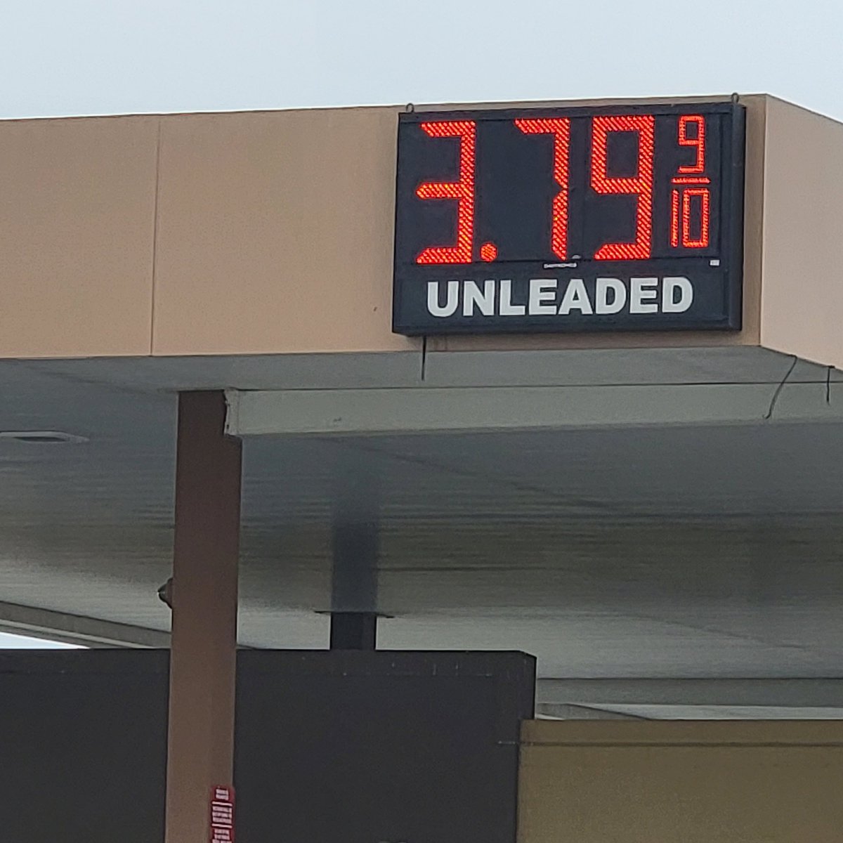 CHRISTINEARDIS's tweet photo. This may be below the national avg., @GregAbbott_TX @DanPatrick , but it's killing #publiced employees & #retirees in TX. You don't need a task force. ASK US!!!!!!! @TRSofTexas #teachershortage #busdrivershortage #noCOLAsince2004 #UNaffordablehealthcare @JoeBiden @KamalaHarris https://t.co/hk8YjifIXE