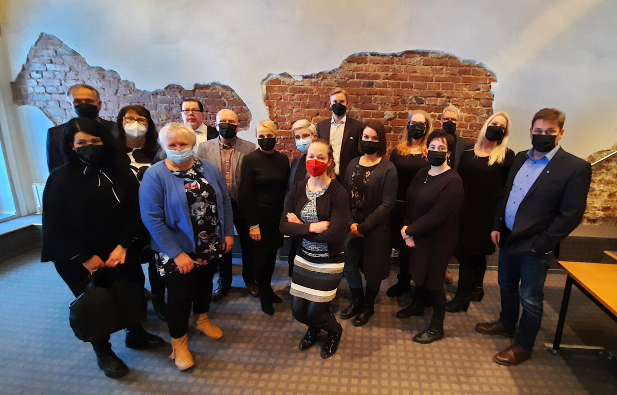 MerviLii's tweet photo. Kymenlaakson hyvinvointialueen aluevaltuuston ensimmäinen kokous pidettiin tänään. Itse olin paikalla varavaltuutetun roolissa Kokoomuksen valtuustoryhmässä, joka onkin edustava joukko monenlaista osaamista.
#kymha #kymenlaakso #hyvinvointialue #aluevaltuusto #kokoomus https://t.co/zHV83BiEFS