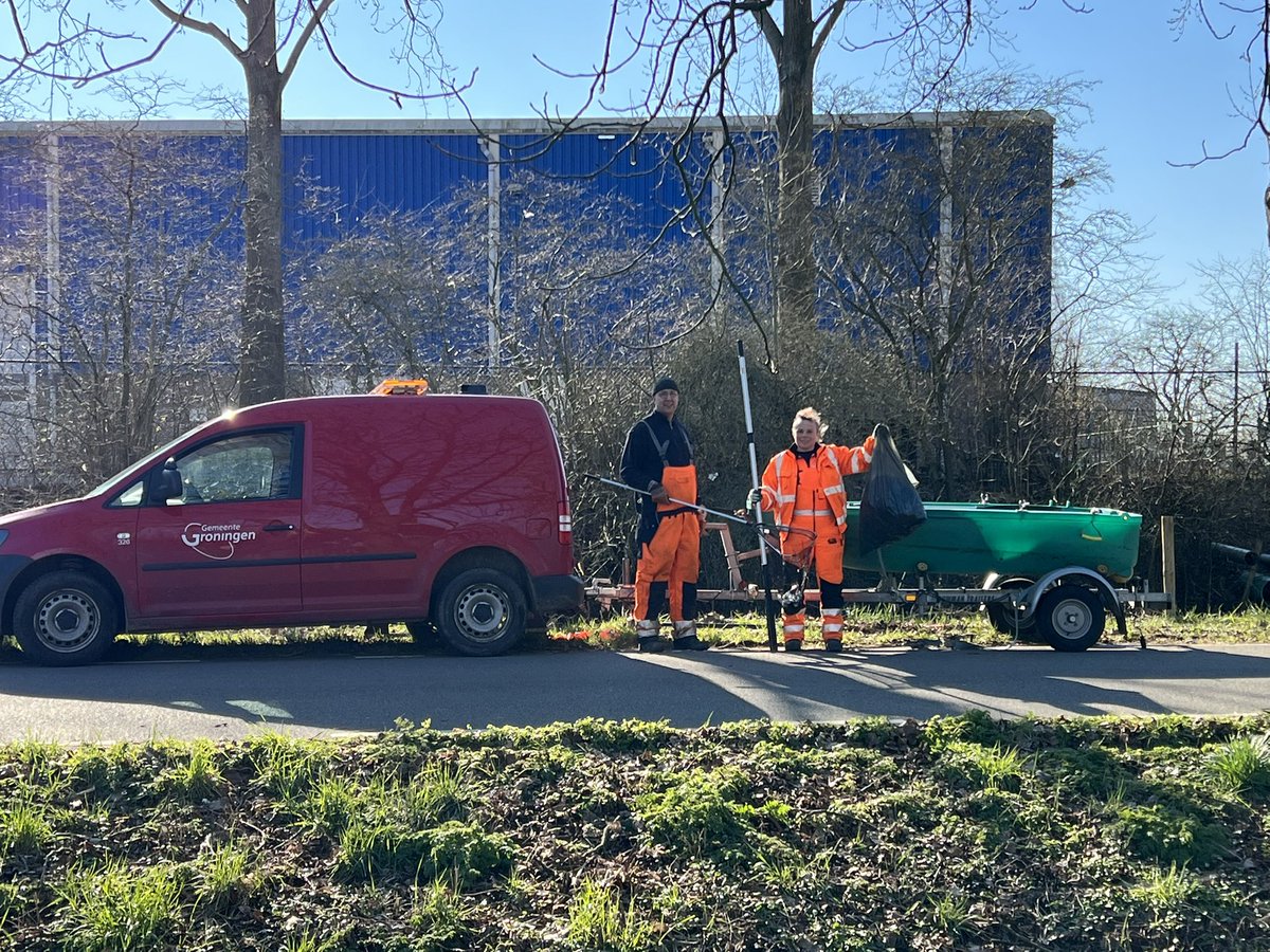 Dank <a href="/gem_groningen/">Gemeente Groningen</a> #milieudienst super blij met jullie mensen; dat jullie troep van omliggende bedrijven opruimen