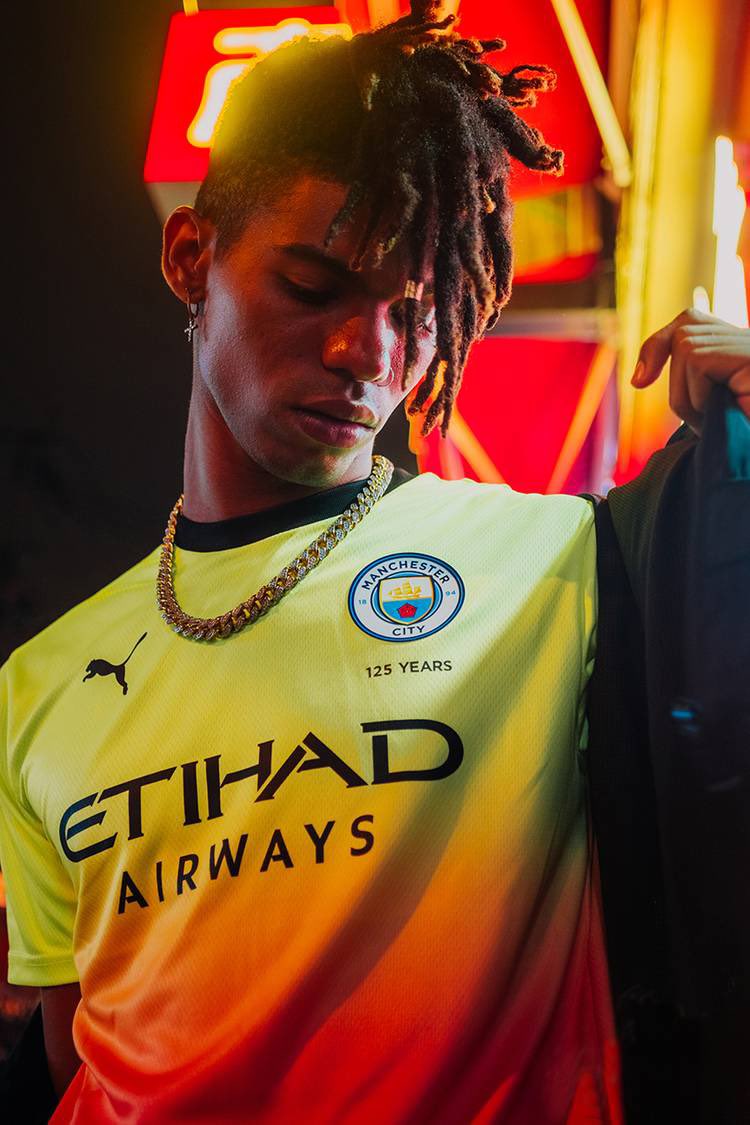 waveyfs's tweet image. ⚡️☄️ @mancity 2019 third kit available on WFS in L &amp;amp; XL for £34.99 #bnib #waveyfootballshirts waveyfootballshirts.com/shop/p/man-cit…