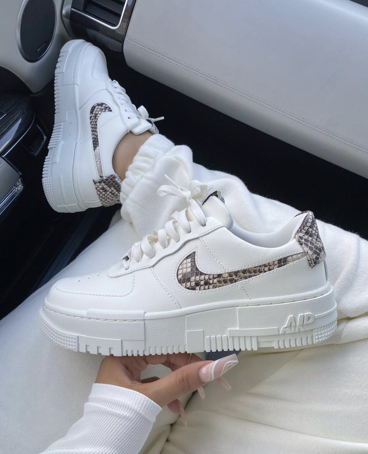 sail snake air force 1 pixel