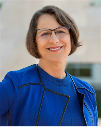 aiche_cre's tweet photo. Today for #WomensHistoryMonth we highlight Dr. JoAnn Lighty @BSUCOEN_Dean ! Dr. Lighty’s research focuses on combustion-generated fine particulate matter formation, soot oxidation, and her current work, carbon capture technologies. https://t.co/6W0x764WjI