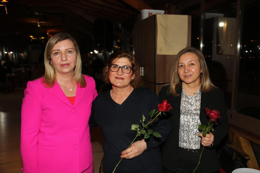 TunceliValiligi's tweet photo. 1️⃣-Valimiz Sayın Mehmet Ali Özkan’ın Eşi Arzu Özkan Hanımefendi, 8 Mart Dünya Kadınlar Günü vesilesiyle Şehit Yakınlarımız, Teyzelerimiz, kamu kurumlarımızda ve özel sektörde çalışan kadınlarımızla bir araya geldi. https://t.co/dAoSzHLIE3