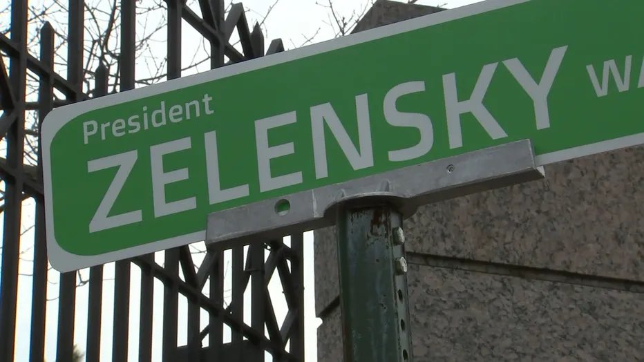 DcWalaDesi's tweet photo. This is something! President Zelensky Way sign installed in front of Russian Embassy in DC! #WashingtonDC #DCDiaries #Russia #Russian #Ukraine️ #UkraineUnderAttaсk #RussiaUkraineConflict #Russia #Putin #Zelenskyy #Zelenksy https://t.co/VBQj2SLcX4