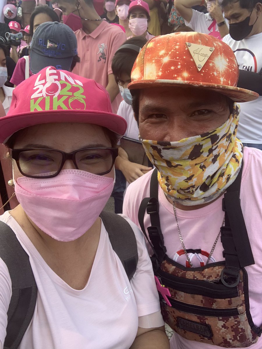 JodelleVillanu1's tweet photo. 1st pic was taken at the #qcforleni QC Circle rally. I bought ice candies from Kuya. He asked if he could take a pic with me. 2nd pic was in #EDSA36. He saw me in the crowd and asked if I bought ice candies from him. #kakampinkwednesday today mga mahal ha. Wear our color proud. https://t.co/cCN2umBUqH