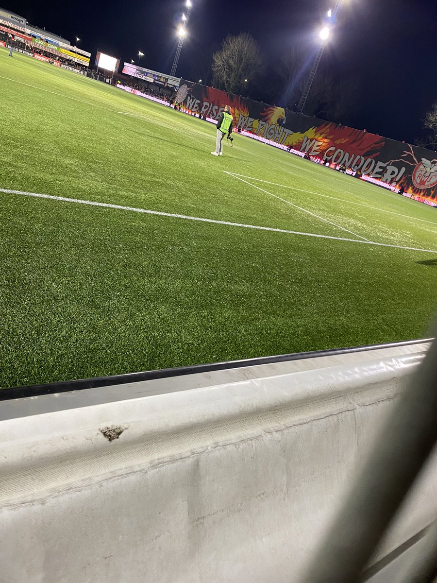 Gooseed72's tweet photo. De derby in het amateurvoetbal IJsselmeervogels vd Spakenburg. Rood vs Blauw https://t.co/mdDwwwNZt8