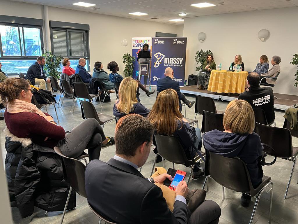 sandrinegelot's tweet photo. En amont de la rencontre de ProLigue entre le Massy Essonne Handball et Nice, échanges avec des femmes issues du monde de l'entreprise, de la politique et du sport sur le sur le thème « Leaders féminines qui inspirent à l’action ». Bravo au #MEHB pour cette organisation. https://t.co/LsWaXQED1y