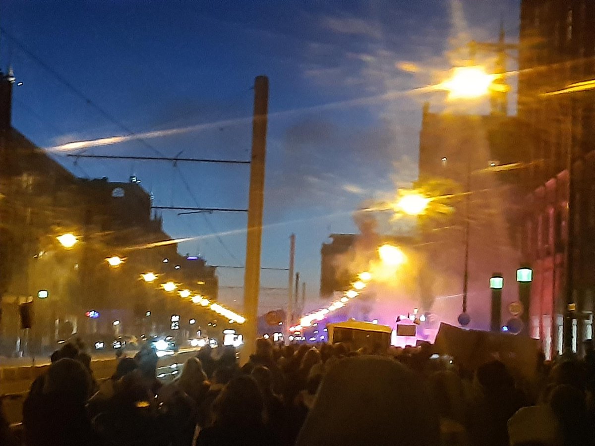 8mrostock's tweet photo. Circa 650 Menschen sind heute zur feministischen Demo in #Rostock auf der Straße gewesen 💜✊🏽💜 #riotsnotroses #hro0803 https://t.co/jBGLRgmljk
