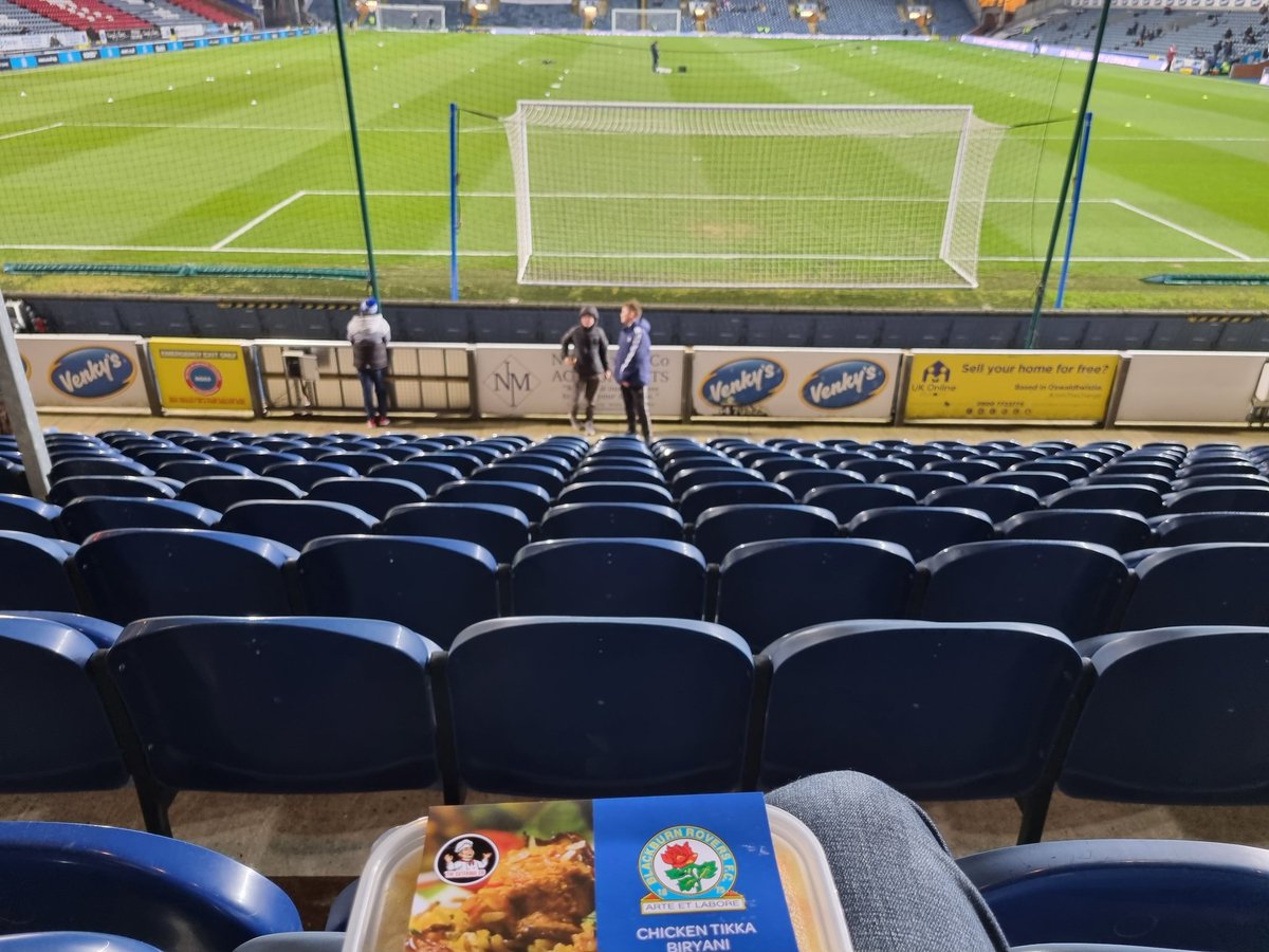 Finally had the chance to sample this! Absolutely cracking @yasirsufi ! Thumbs up from me and <a href="/lkimberley92/">Luke Kimberley</a> Proper pre match scran that! #Rovers