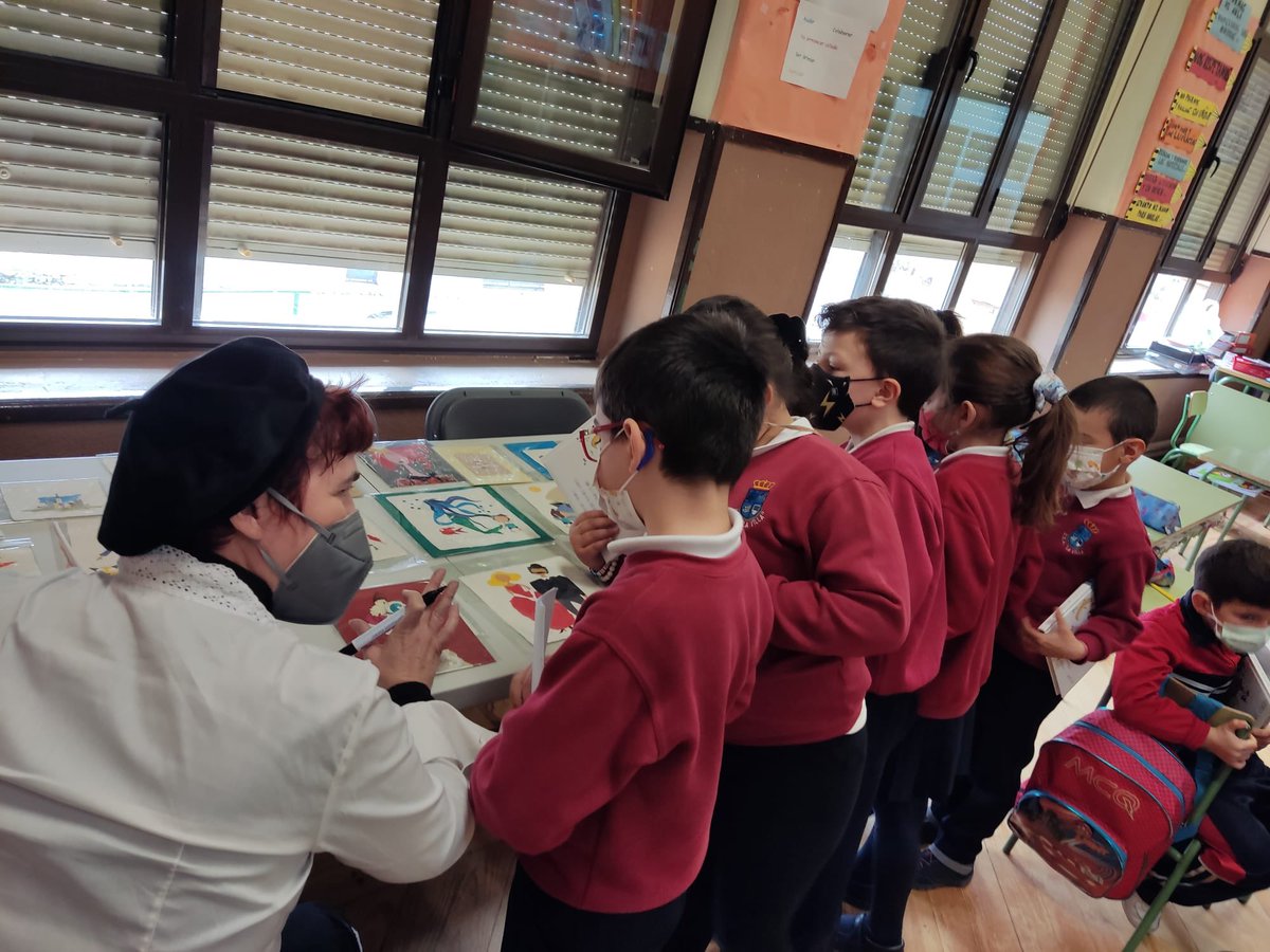 cra_villa's tweet photo. Hoy en el Día Internacional de la Mujer, hemos compartido un precioso día lleno de color, cuentos y arte, a través de una mujer que,  a través de su trabajo y esfuerzo se ha convertido en un referente en la literatura Infantil. La gran Violeta Monreal. https://t.co/fJLwHiZNCb