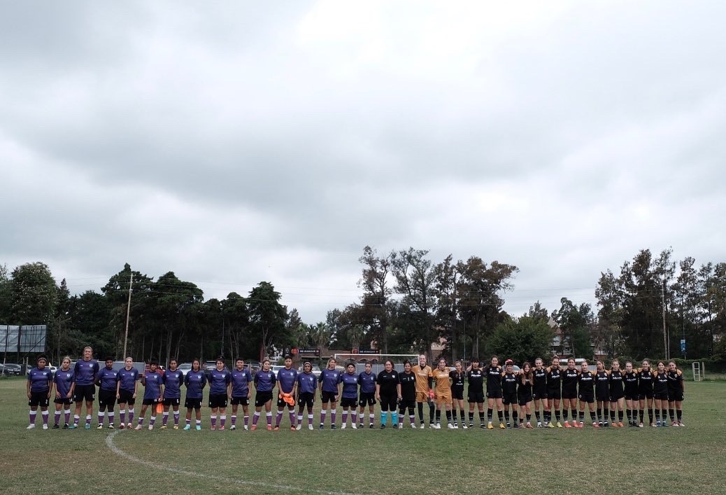 En la tarde del domingo, visitamos a D10 de Pilar para jugar un nuevo amistoso y compartimos una maravillosa charla con el Profesor Gerardo Salorio. 
Además de ese enriquecedor intercambio, obtuvimos un nuevo triunfo en la cancha, esta vez, por 5 a 1.