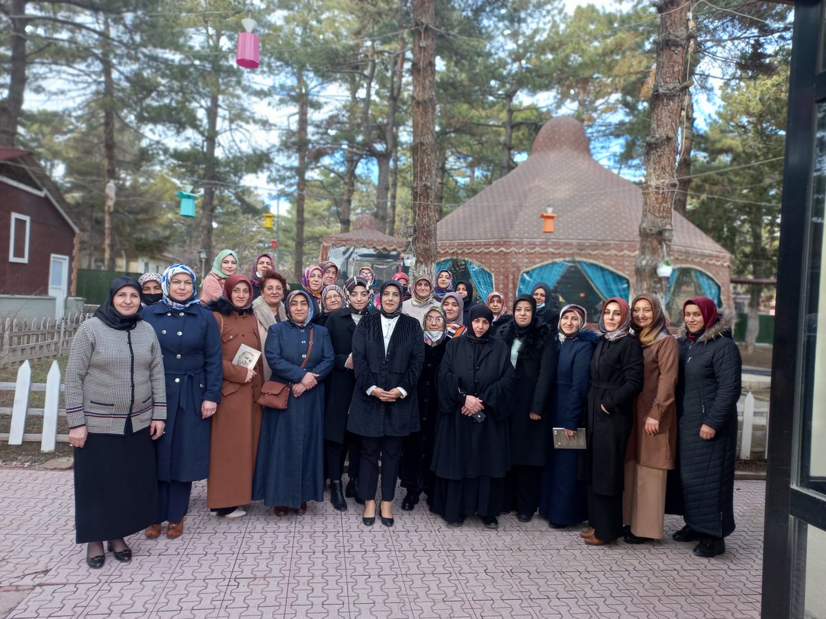 AKKadinErzincan's tweet photo. 8 Mart Dünya Kadınlar Gününde ; Şimdiye kadar Kadınlar Kolları Yönetiminde görev almış Üyelerimize #VefaProgramı düzenledik
Programıza katılan herkese teşkilatımıza vermiş oldukları emeklerinden dolayı teşekkür ediyoruz. Biz birlikte daha güçlüyüz.
#8MartKadınEmeği
@AKKADINGM https://t.co/EihZl6WTVG