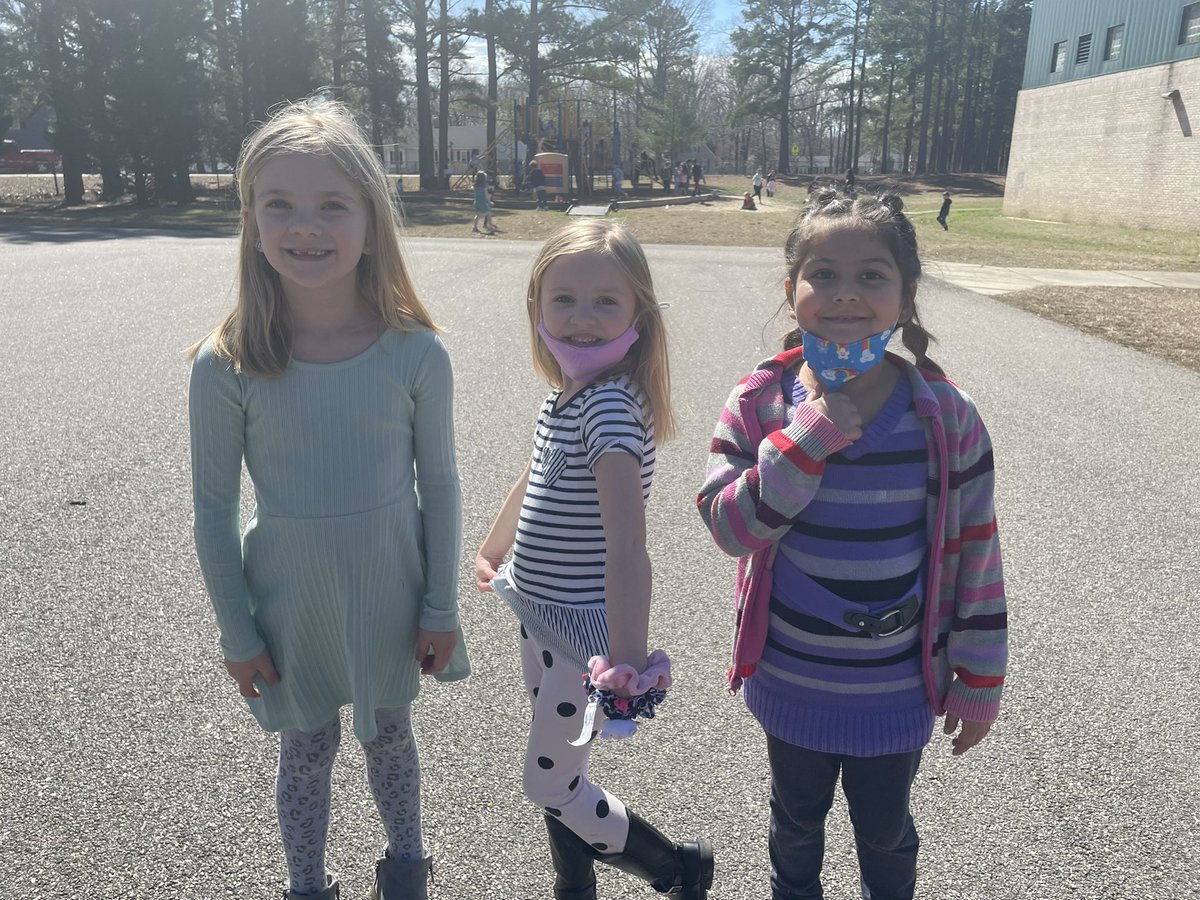 teachinginRVA's tweet image. Rocking our spots &amp;amp; stripes for today’s Youth Art &amp;amp; Music Month spirit day! 🎨🎼 @SCESStars #oneccps #shineon #salemstars