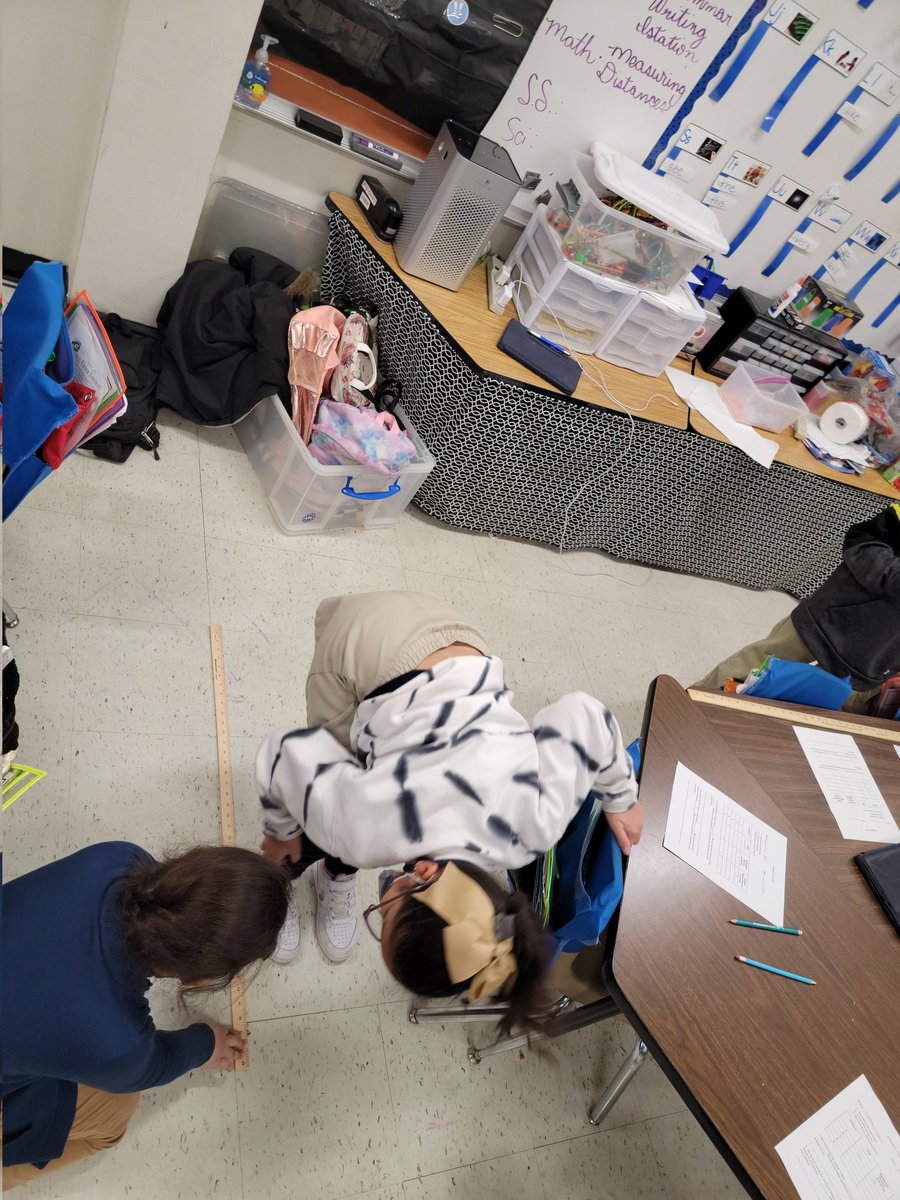 LDZ_FAM's tweet photo. 2nd grade is learning to measure distance using inches, centimeters, feet and meters. @LDZ_Principal @LDZEagles #ldzlegacy https://t.co/U9Y3VC9hpY