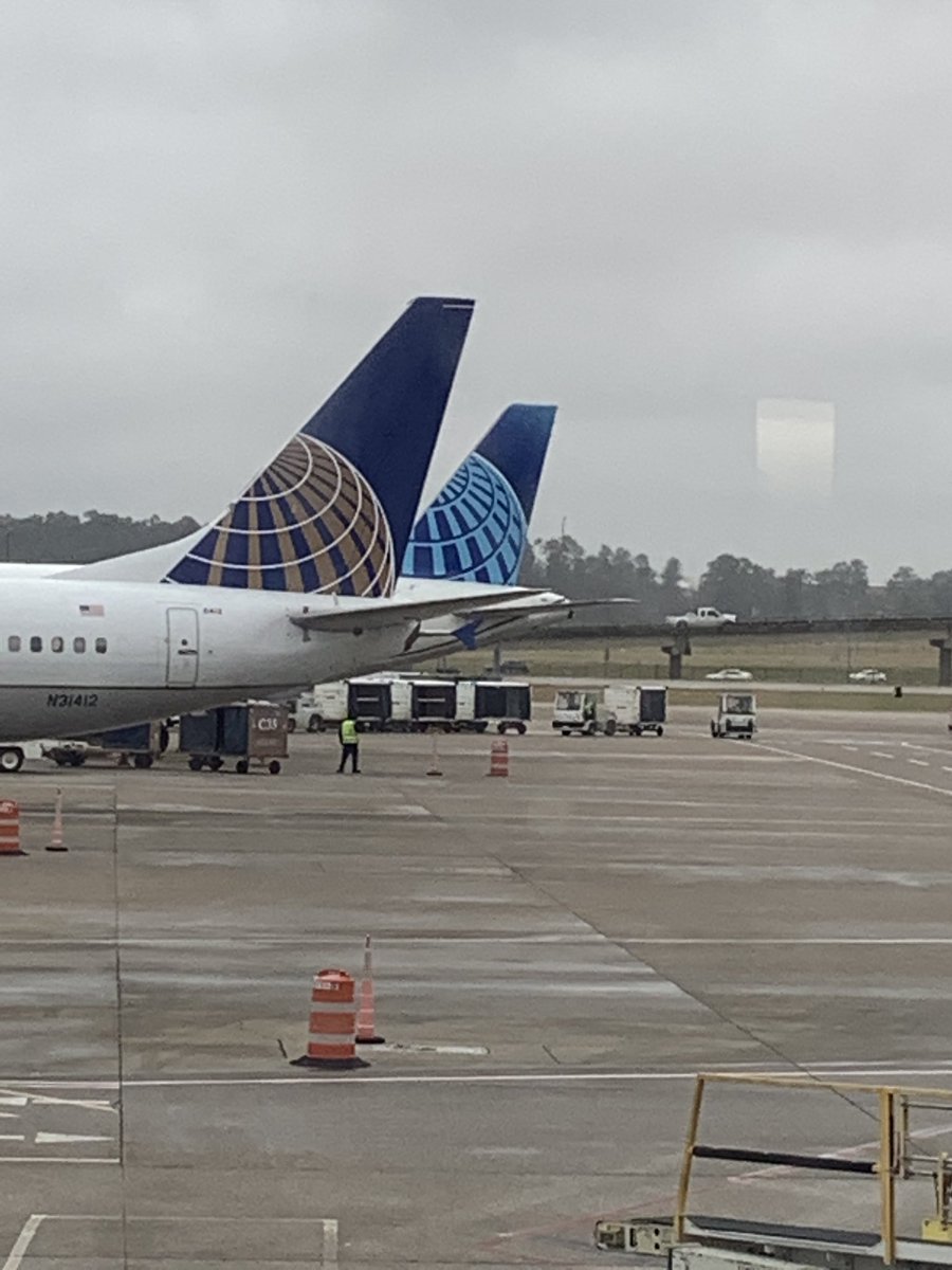 OfficeCustom's tweet photo. A little different shape. #ua #airline #united https://t.co/bOtEwxYpHO