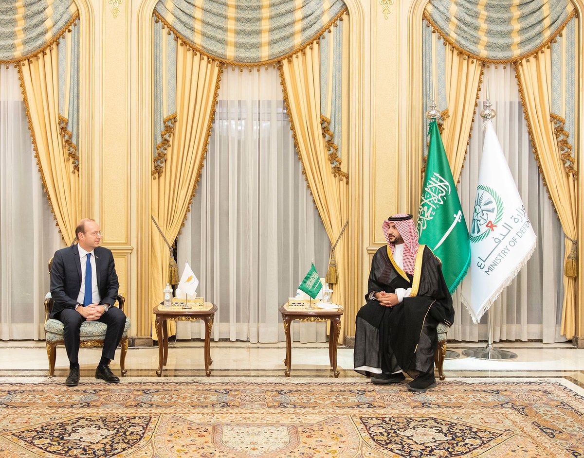 kbsalsaud's tweet photo. بتوجيه من سمو سيدي ولي العهد -حفظه الله- التقيت اليوم أصحاب المعالي وزراء الدفاع بدولة تونس، وجمهورية قبرص، وجمهورية قيرغيزستان، وبحثت معهم العلاقات الثنائية بين بلداننا في المجال الدفاعي وسُبل تعزيزها، إضافة إلى عدد من القضايا الإقليمية والدولية ذات الاهتمام المشترك. https://t.co/fWLrWNNhTz