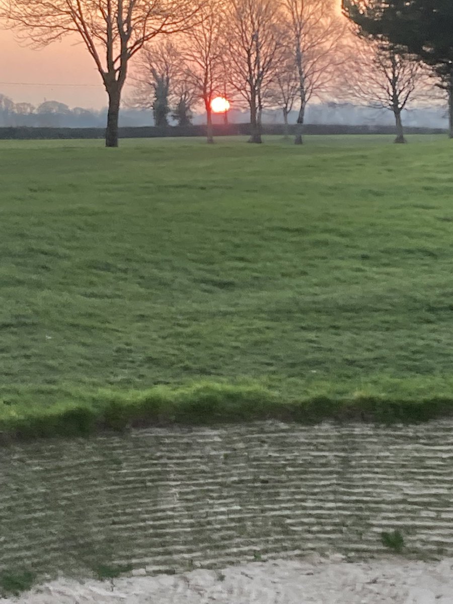 padeswoodgreens's tweet photo. A bitterly cold morning today. The team finished up constructing the right hand green-side bunker on the 1st and blended it in to the surround. We are now awaiting a turf delivery to complete the project @PadGC @DuraBunker https://t.co/1nXax7cnEp