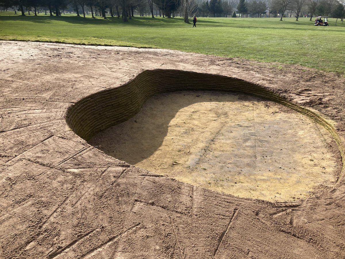 padeswoodgreens's tweet photo. A bitterly cold morning today. The team finished up constructing the right hand green-side bunker on the 1st and blended it in to the surround. We are now awaiting a turf delivery to complete the project @PadGC @DuraBunker https://t.co/1nXax7cnEp