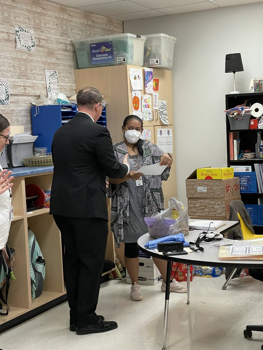IvicicMelissa's tweet photo. Today’s “Bright IDEA Award” tour started @NESNavigator1 to celebrate 4th grade teacher Whitney Bell! Her innovation and use of video lessons makes her a perfect blended classroom! Such a great asset to @HaysCISD! @melodycrowther1 @MaryNoble001 @emherrin @erod129 @brandi_snead https://t.co/yH9eshwIlU