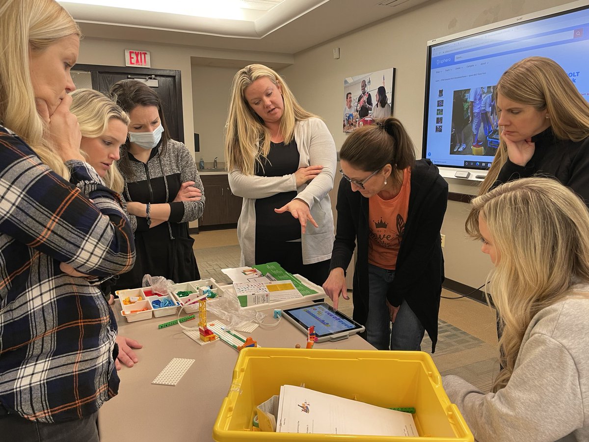 jessica_thoel's tweet photo. Elementary Science Specials teachers doing some great research for potential new STEM resources!! #cvslearn @CurriculumCvs @CVSITTeam https://t.co/pv1HCuA5Qp