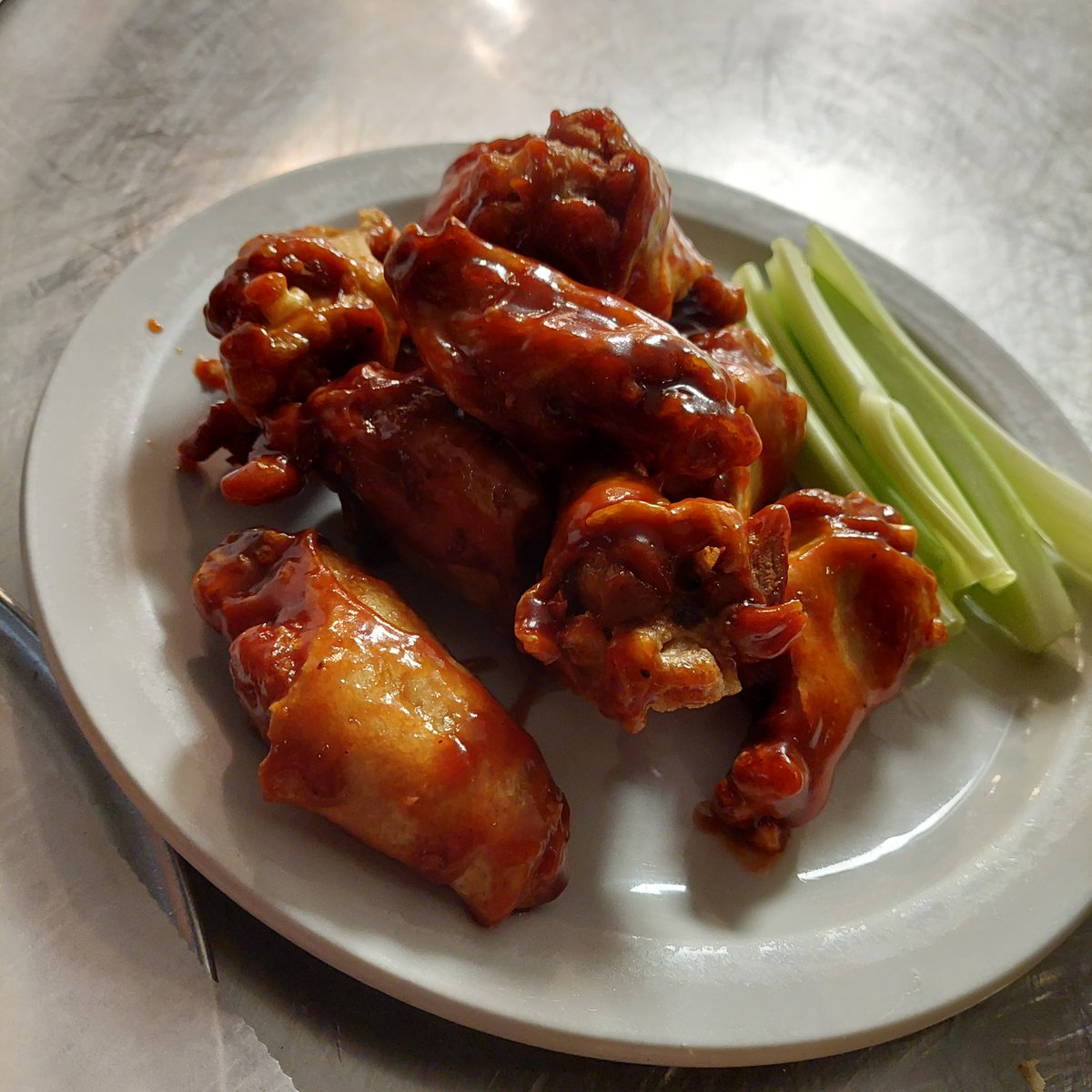pressgrill's tweet photo. Whether or not you've any sort of grand strategy surrounding the acquisition of meals today, keep in mind CRISPY BUFFALO CHICKEN SANDWICH + TRIPLE-DECKER CLUB are on special. Also that you can eat here all day long, UNTIL MIDNIGHT, or dial 298-1014 to get BAR DRINKS W/ TAKEOUT..! https://t.co/XRmoGABUuL