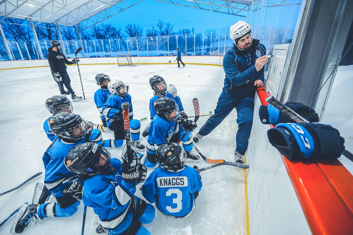 ManitobaMoose's tweet photo. Had a blast with these four teams from across the city at last nights #CommunityPracticeSeries presented by @assiniboinezoo ๐๐ฅ
Nothing better than skating with your friends at the dreamiest outdoor rink in the city! #GoMooseGo https://t.co/bx3w5d5PT6