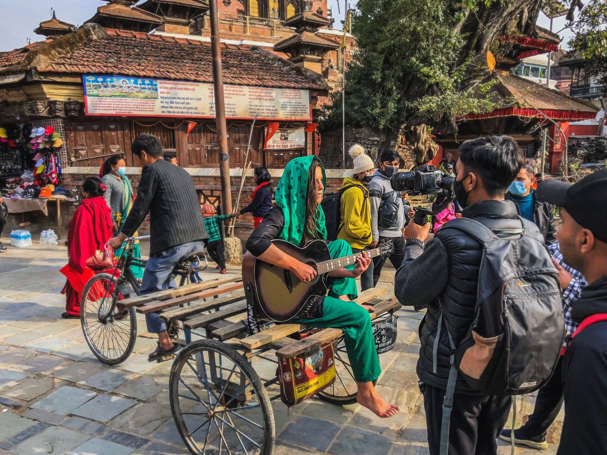 Un instant lors de mon voyage au Népal !🇳🇵Ça arrive très prochainement !! 🎥
#musique #nepal #nepaltravel #nepal #nepal #nepalisong #nepalimusically #focus #nepalphotography #acoustique #chansonfrancaise #chanteuse #studio #clip #clipvideo #tournage #enregistrement  #studiomusic