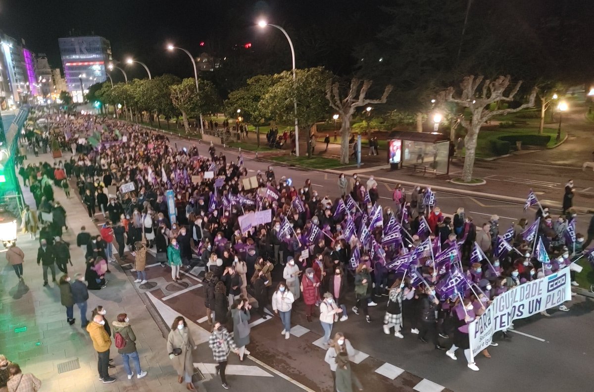 #Coruña - La manifestación con motivo del Día Internacional de la Mujer ya está recorriendo las calles de la ciudad. 

#8M 
#8M2022  
#DíaDeLaMujer
#DíaInternacionalMujer
#DíaInternacionalDeLaMujer