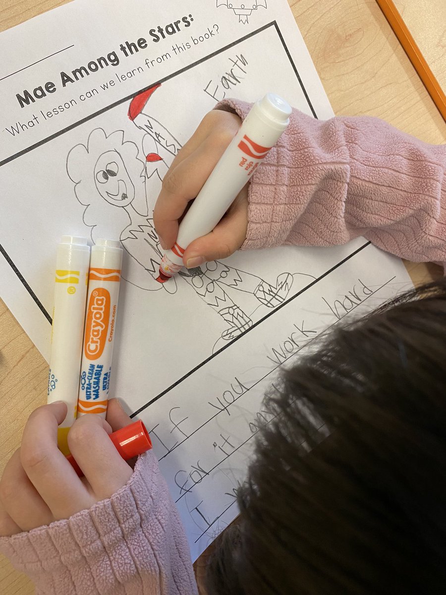 YKlintsaris's tweet photo. In honour of International Women’s Day, we read, “Mae Among the Stars”. 
“If you can dream it, if you can believe in it, if you work hard for it, anything is possible.” 👏🏿 🙌🏼 🤝👍🏾 @FranklinStPS https://t.co/skga4aErLv