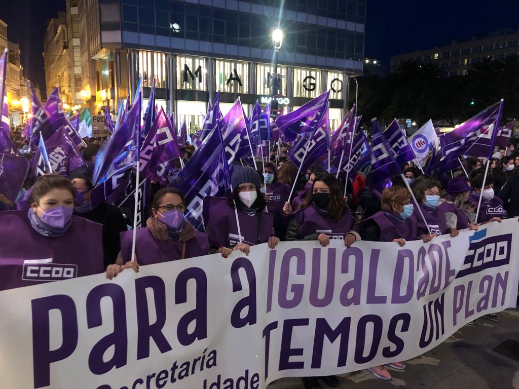 ccooacoruna's tweet photo. 🚨#EstáPasando #ACoruña #8m2022 ✊
📢As #Mulleres de @ccooacoruna na manifestación de @Galegas8M #MulleresConDereitosXA
♀️Para a #Igualdade #TemosUnPlan #TenemosUnPlan
#CCOO @CCOO @ccoogalicia https://t.co/AUiOn7O5ye