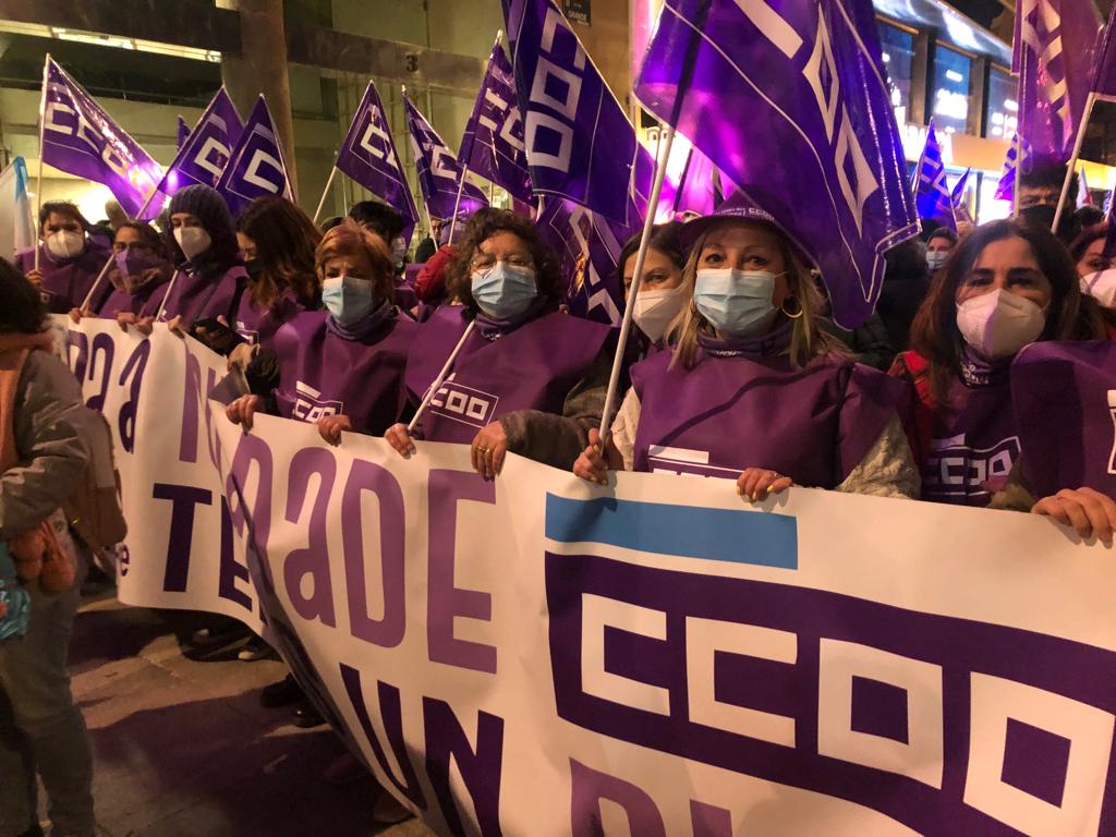 ccooacoruna's tweet photo. 🚨#EstáPasando #ACoruña #8m2022 ✊
📢As #Mulleres de @ccooacoruna na manifestación de @Galegas8M #MulleresConDereitosXA
♀️Para a #Igualdade #TemosUnPlan #TenemosUnPlan
#CCOO @CCOO @ccoogalicia https://t.co/AUiOn7O5ye