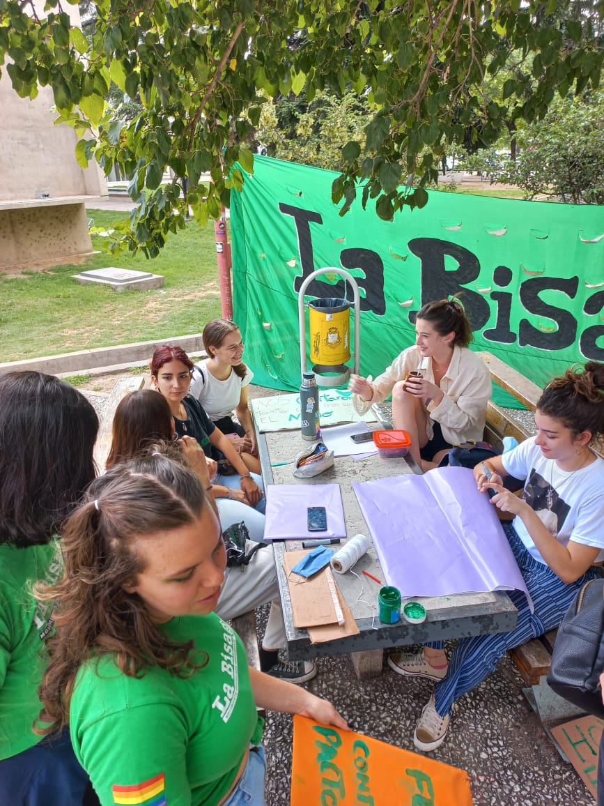 AsocLibrePsico's tweet photo. Nos estamos preparando...
#8M ✊🏽🔥
¡Paro Internacional de Mujeres, Lesbianas, Travestis, Trans y No binaries! https://t.co/WrcYkOPJ54