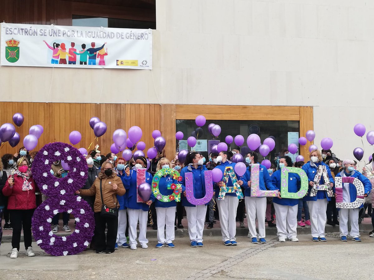 EscatronTurismo's tweet photo. Gran respuesta del pueblo de Escatrón en el Día de la Mujer: magnífica convocatoria, con espíritu lúdico en reivindicación de algo tan esencial como la igualdad. ¡Enhorabuena a todas las escatroneras! https://t.co/gYVQCKUThi