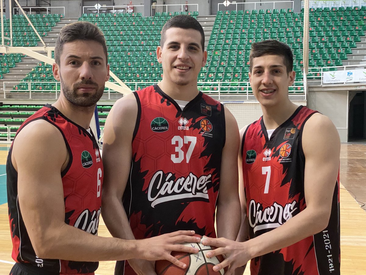 #LEBOro | ❤️🖤🆂🅾🆁🆃🅴🅾❤️🖤

Sorteamos la equipación conmemorativa del #CentenarioColegioSanAntonio que luzca este viernes en el <a href="/Caceres_Basket/">CacerEsBasket</a> - <a href="/oviedocb/">Alimerka Oviedo Baloncesto</a> el jugador designado como #MVP <a href="/In_dental_Fones/">Instituto Formación Profesional Fones</a>.

¿Cómo?
1º Síguenos y a <a href="/SanAntonioCc/">San Antonio Cáceres Basket</a> 
2º RT 🔄
3º Menciona a 2 amigos
