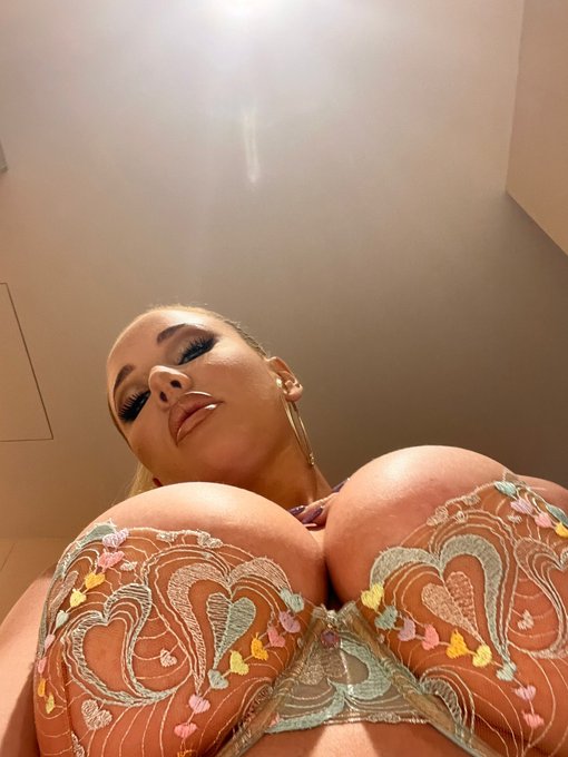POV: me on top 🍭 https://t.co/wWXWN71W0n
