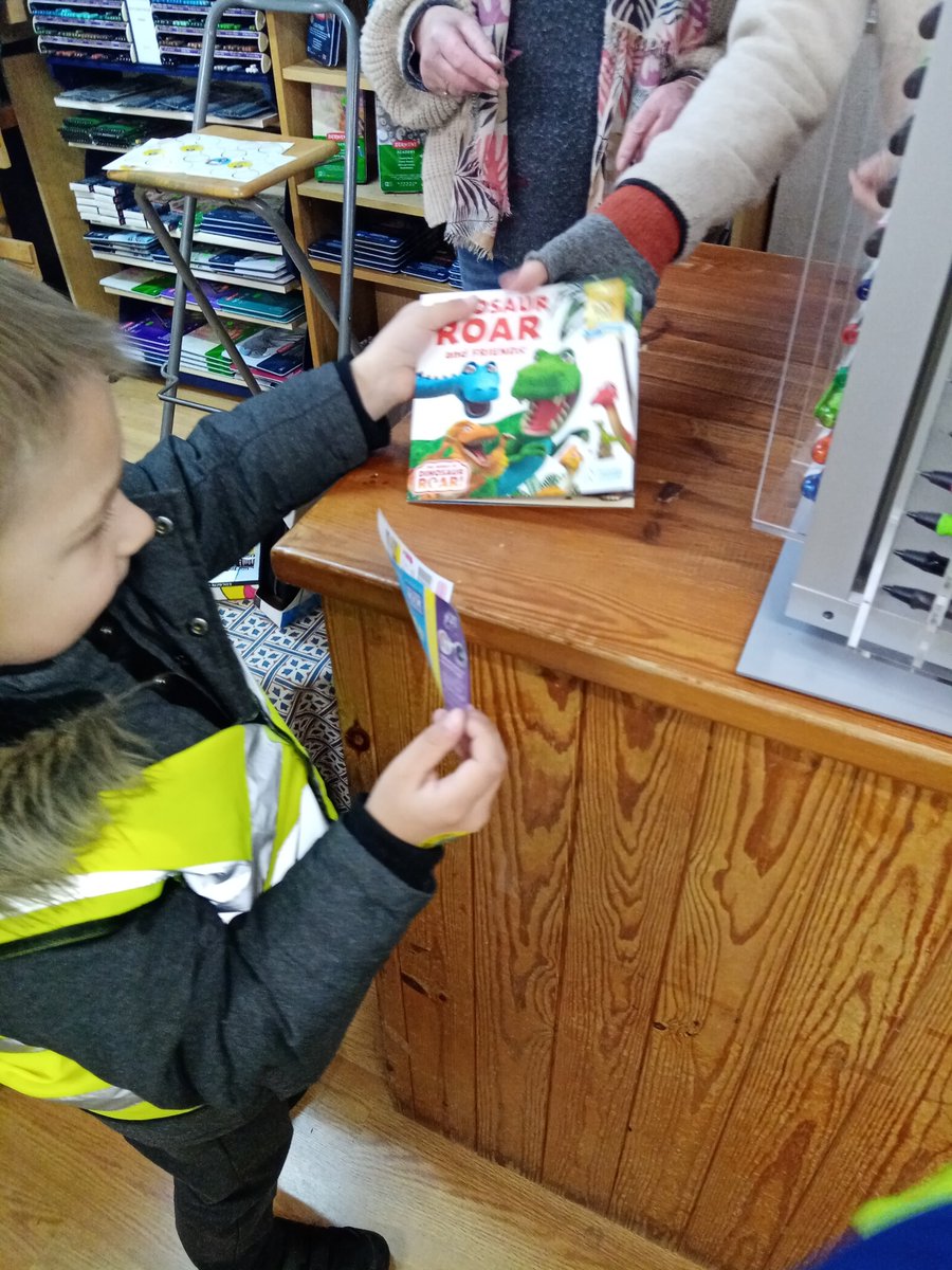 REC_LPS's tweet photo. We had such a lovely time walking to @3countiesbooks today. The children chose thier books and patiently queued to exchange thier vouchers. I was  so proud of everyone ❤️ @RJW_LPS #LPSeyfs #LPSreading https://t.co/k2f5Vf9aNW
