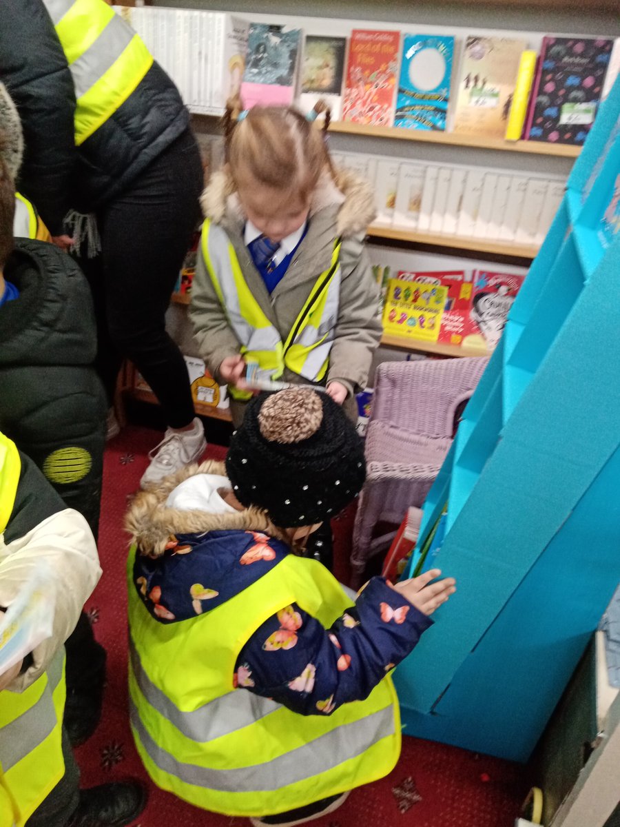 REC_LPS's tweet photo. We had such a lovely time walking to @3countiesbooks today. The children chose thier books and patiently queued to exchange thier vouchers. I was  so proud of everyone ❤️ @RJW_LPS #LPSeyfs #LPSreading https://t.co/k2f5Vf9aNW