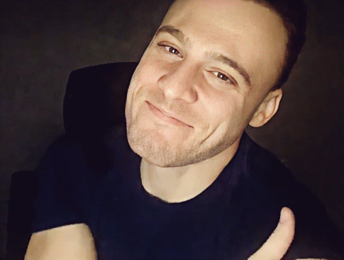 editsgio_'s tweet photo. “Guys guys and girls and women and people”❤️

Same vibes 😂 https://t.co/0FtBlssOpe