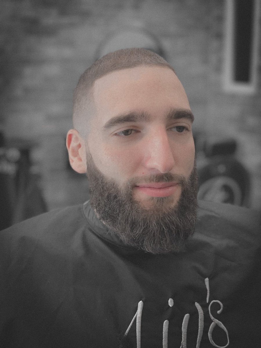 _king_cuts_'s tweet photo. Mid skin fade, buzzed top, line-up &amp; beard

IG: _king_cuts_

#haircut #brooklynbarber https://t.co/c70bc86Z13