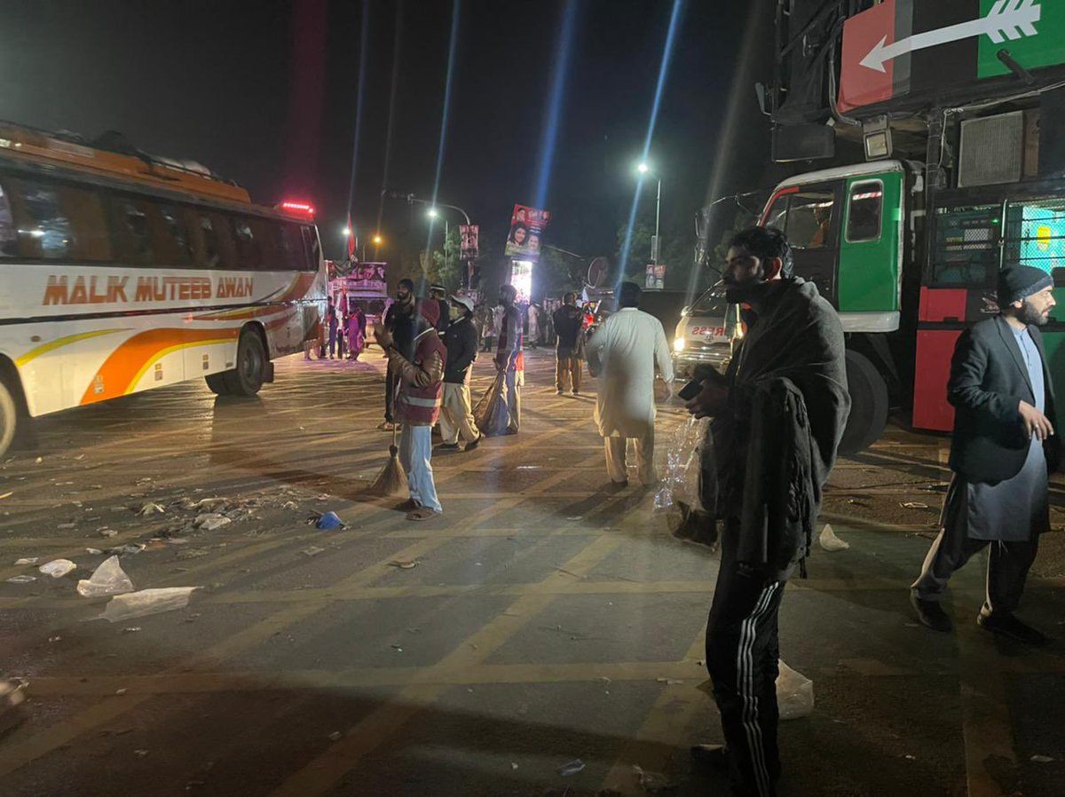 rmwaq's tweet photo. Activity post Jalsa so that people find roads clean when they go to office tomorrow. https://t.co/Edy2jR7k6N