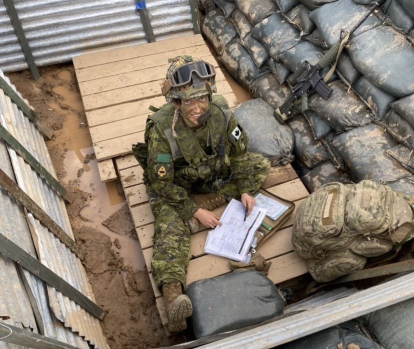 M_A_Blanchette's tweet photo. @2RCR_ Rifle Company Commander (29er), reviewing key tactical concepts and refinements prior to stepping off. 

#IWD2022  #SheTheInfantry #StrongProudReady #ProPatria #SecondtoNone https://t.co/b8hJ9iu2he